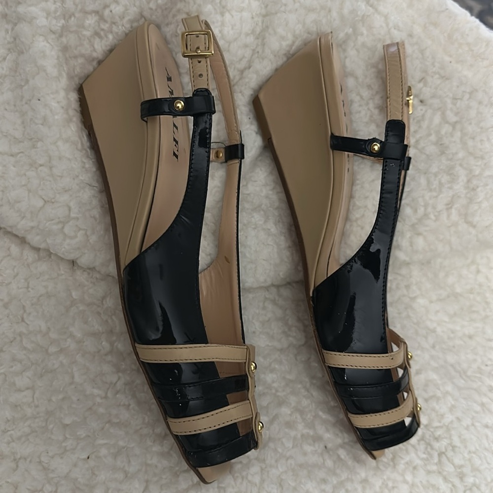 Amalfi Black and Tan Women's Sandals - Picture 4 of 7